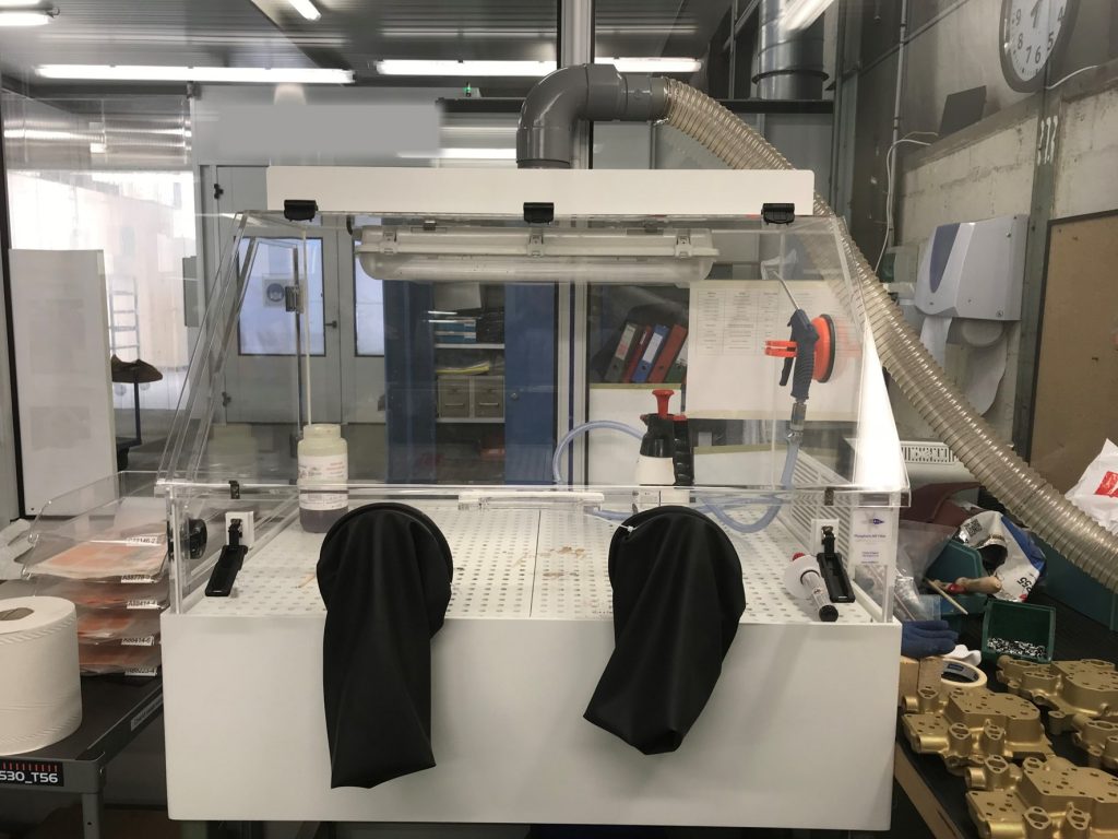 Supports pour boîtes de gants en fil d acier époxy